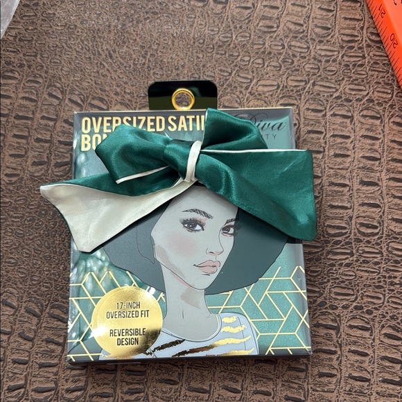 Diva Beauty Oversized Satin Bonnet Green Reversible 17” Sleep Cap with Bow - Picture 1 of 4